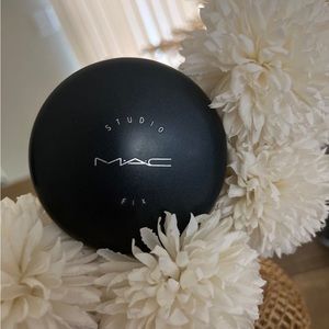 MAC studio fix plus
